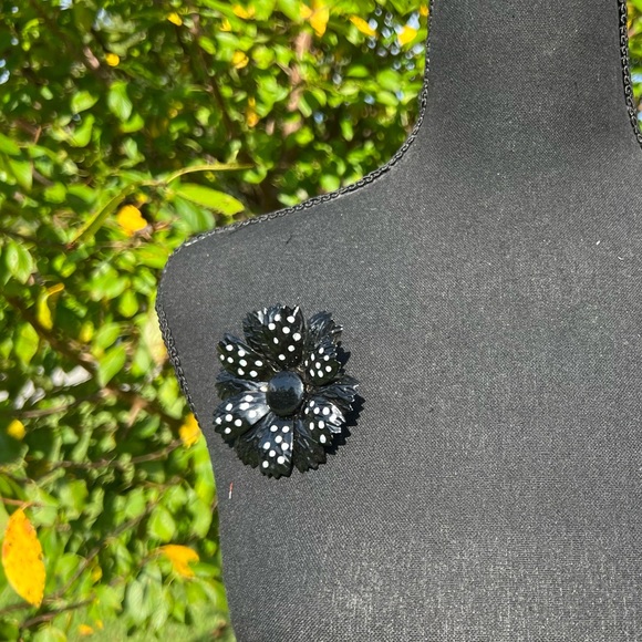 Vintage Black & White Polka Dot Flower Brooch - Picture 3 of 6